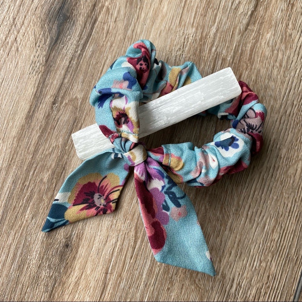 Light Blue Floral Bow Hair Scrunchie NWOT